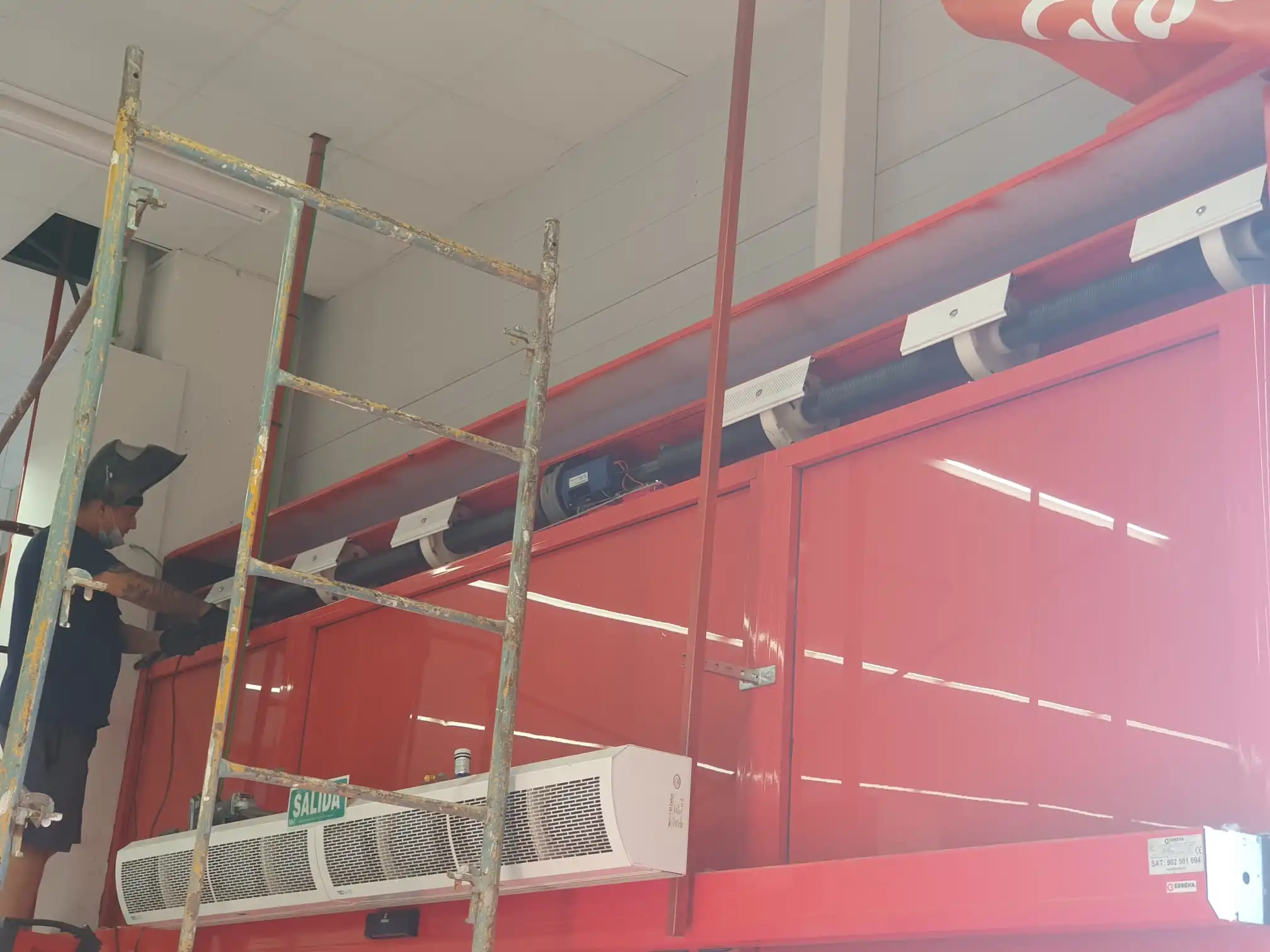 Empresa de reparacion de persianas metalicas en Benetusser Motorización de persianas de comercio en Benetusser